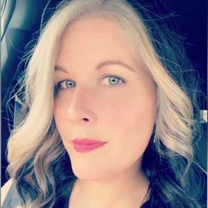 Meet your Posher, Whitney